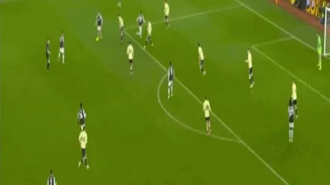 卡塞米罗夺五大联赛90分钟抢断榜首位，亚当斯、盖耶紧排其后分列二三位